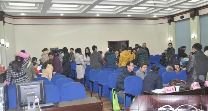 全体教工针对学院的发展和郭院长的报告进行分组讨论。